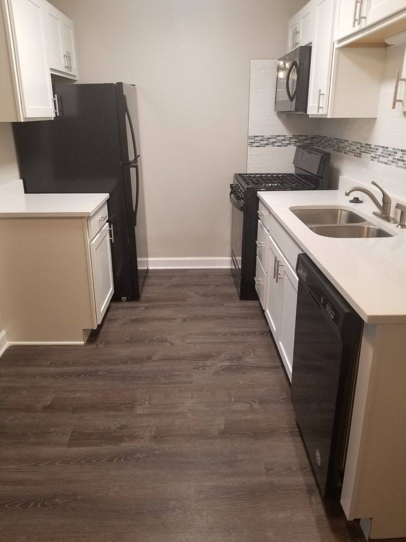 Apartment for rent at 985 Grand Canyon Parkway, Hoffman Estates, IL 60169