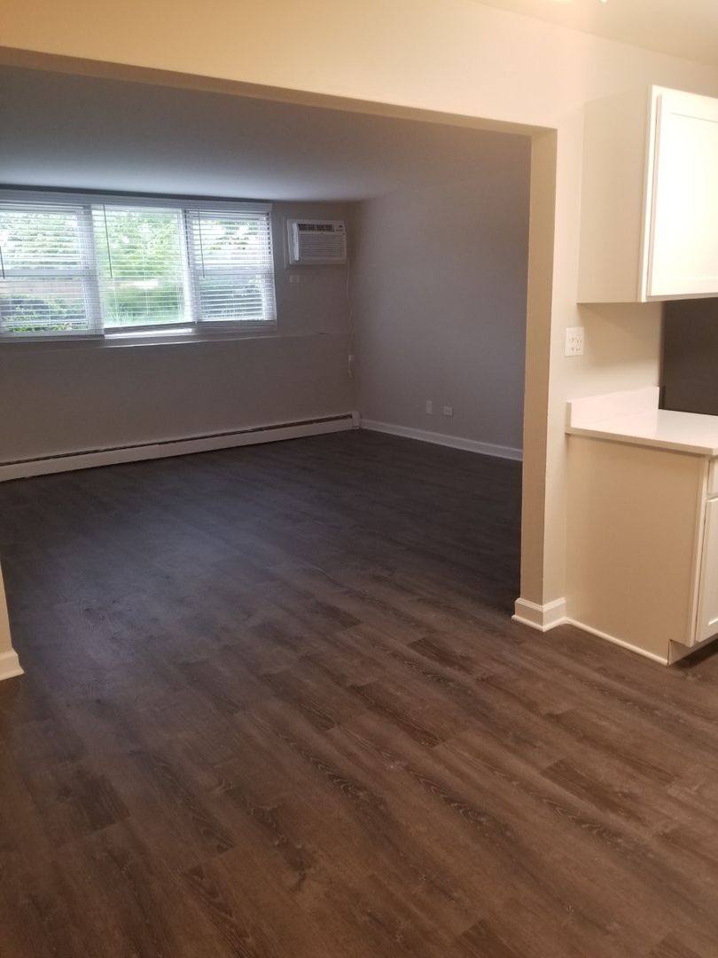 Apartment for rent at 985 Grand Canyon Parkway, Hoffman Estates, IL 60169