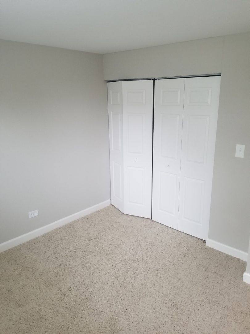 Apartment for rent at 985 Grand Canyon Parkway, Hoffman Estates, IL 60169