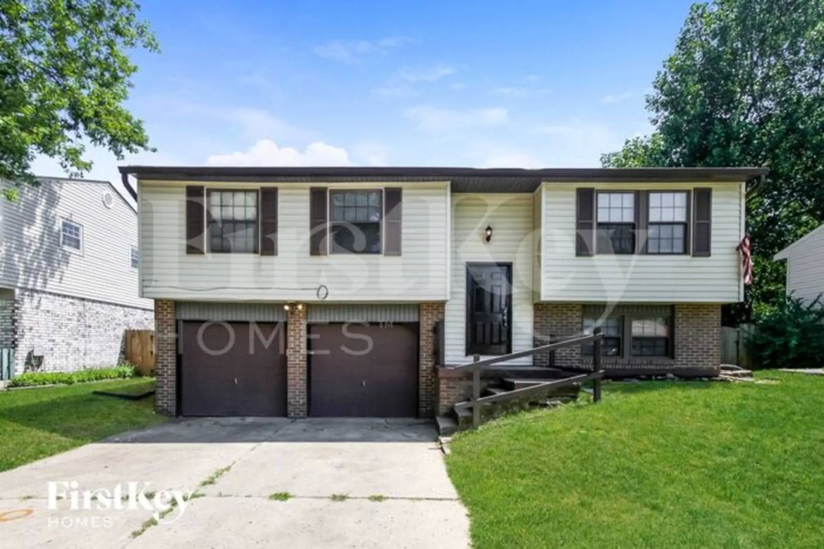 5801 Somers Dr, Indianapolis, IN 46237