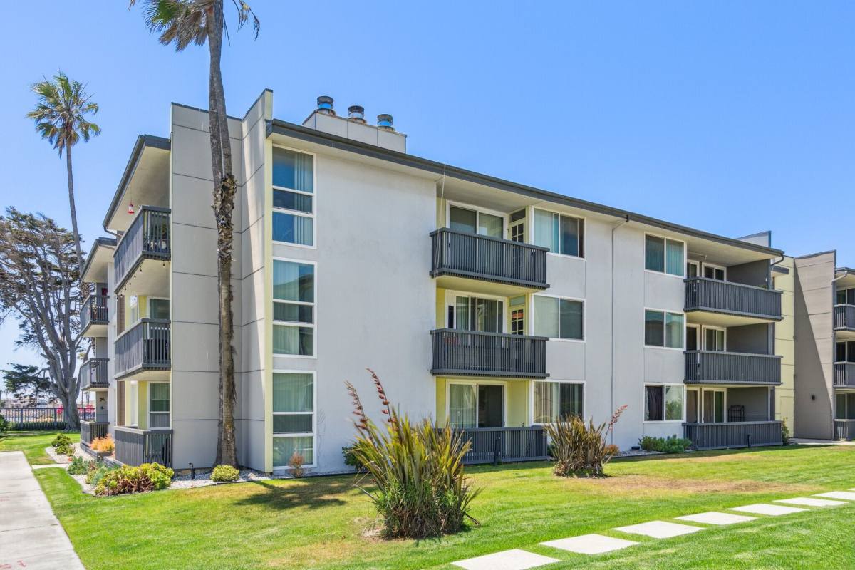 Apartment for rent at 4200 S Harbor Blvd, Oxnard, CA 93035