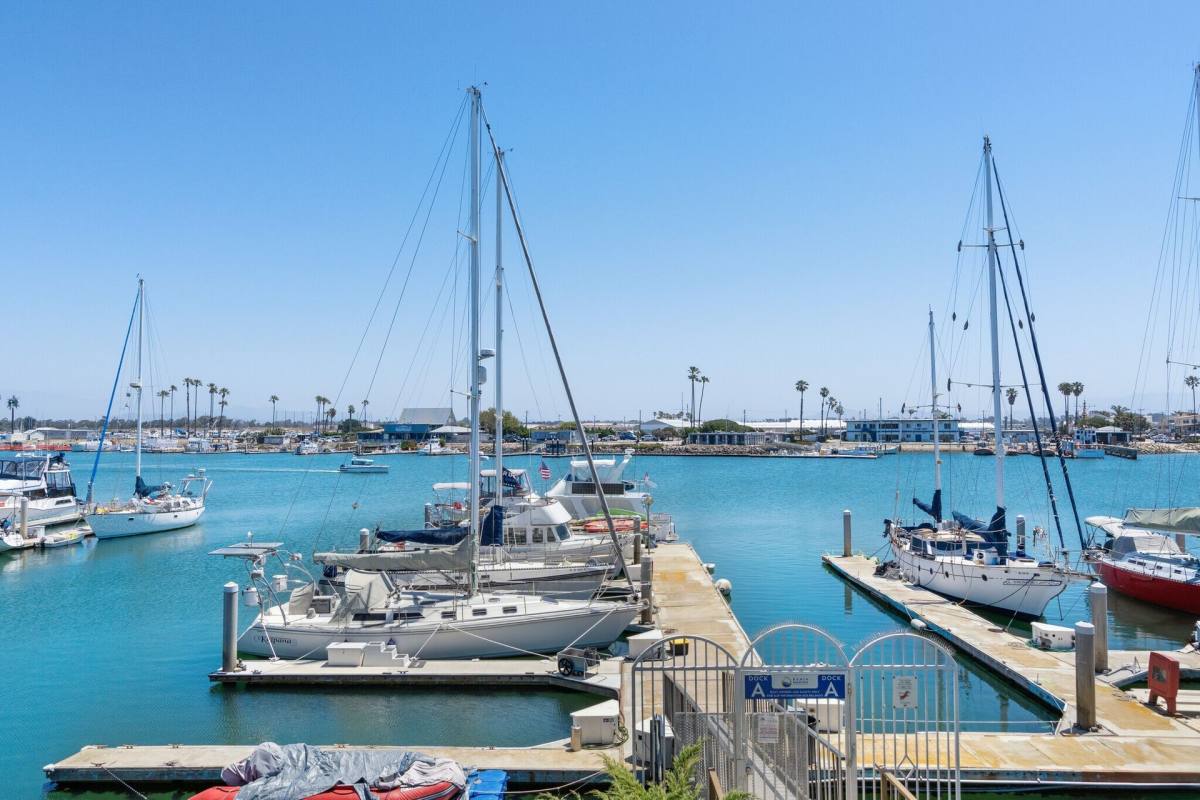 Apartment for rent at 4200 S Harbor Blvd, Oxnard, CA 93035