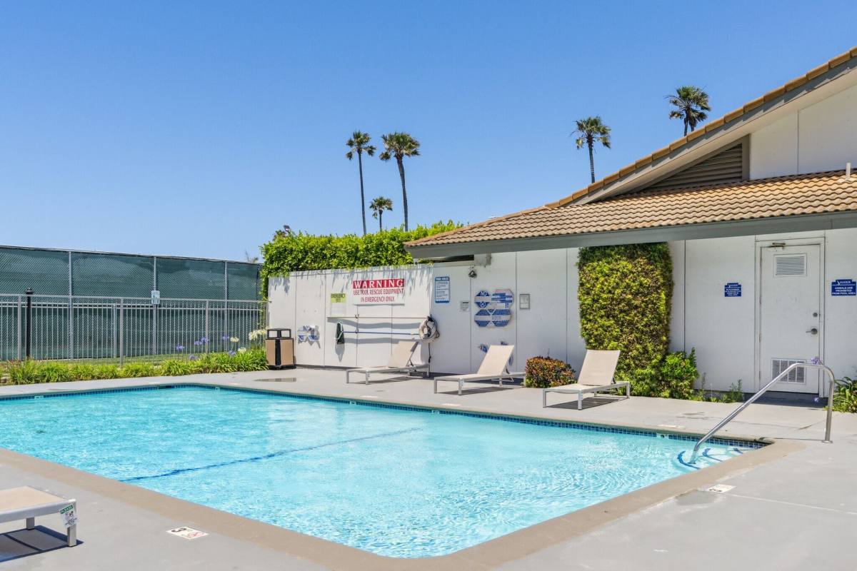 Apartment for rent at 4200 S Harbor Blvd, Oxnard, CA 93035