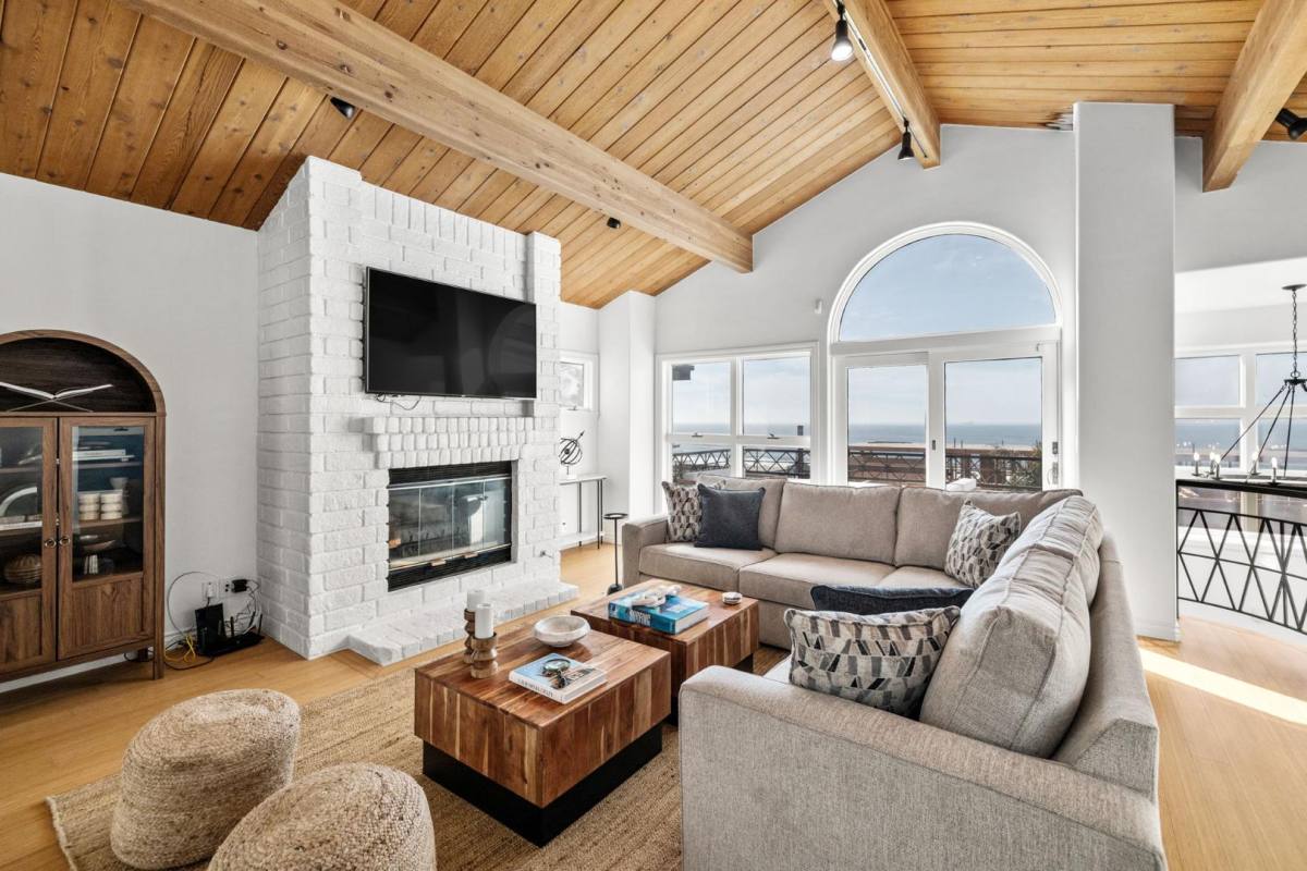House for rent at 4104 Highland Ave #IMPECCABLE Ocean Vie, Manhattan Beach, CA 90266