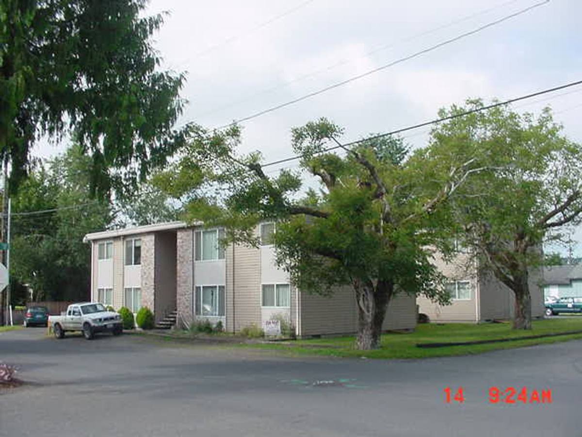 Apartment for rent at 621 A-D 3rd Ave, Castle Rock, WA 98611
