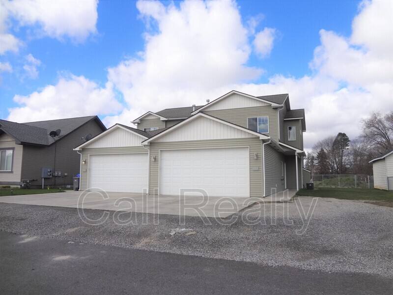 Townhouse for rent at 713 N Jakeman Lane, Veradale, WA 99037