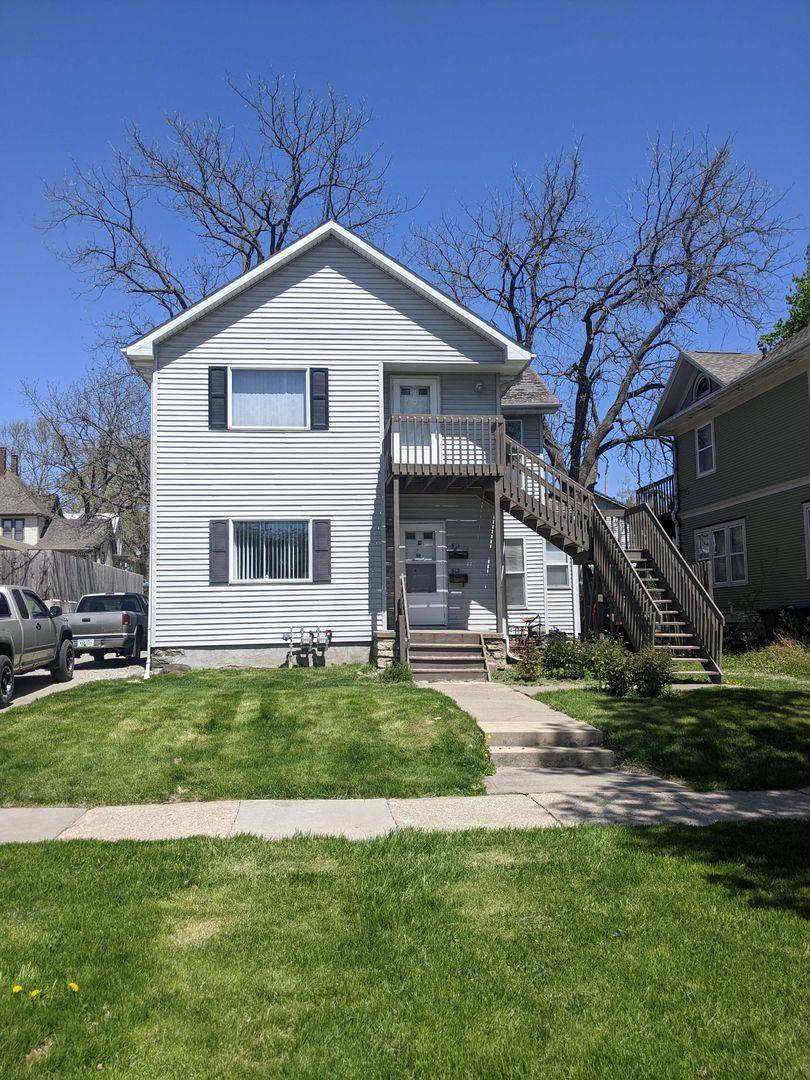 Apartment for rent at 912 914 E Jefferson St, Iowa City, IA 52245