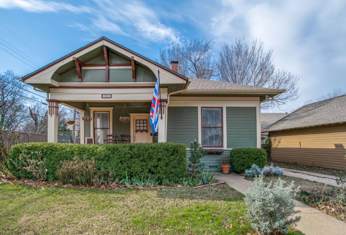 House for rent at 321 N Henderson Ave, Dallas, TX 75214