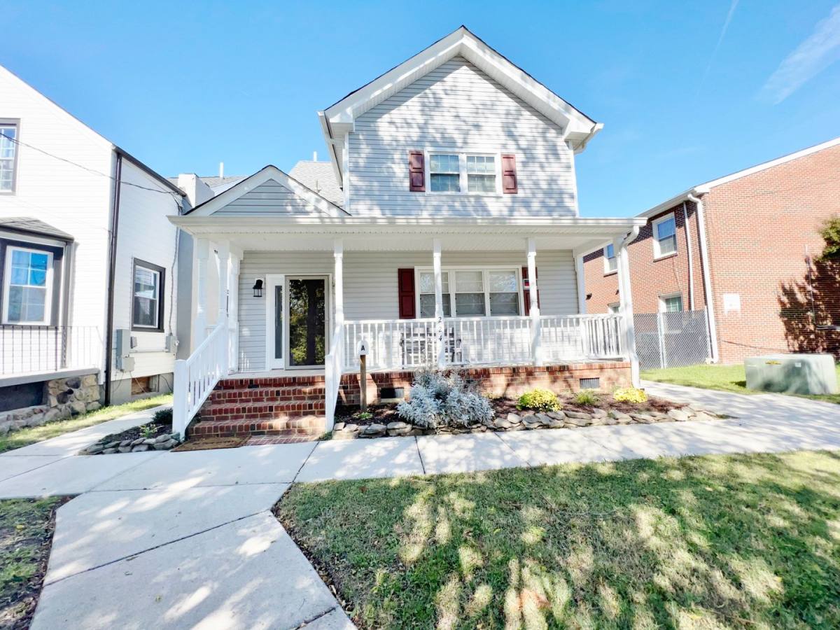 Apartment for rent at 224 W Queen St, Hampton, VA 23669