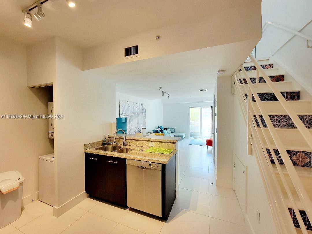 Townhouse for rent at 945 Jefferson Ave, Miami Beach, FL 33139