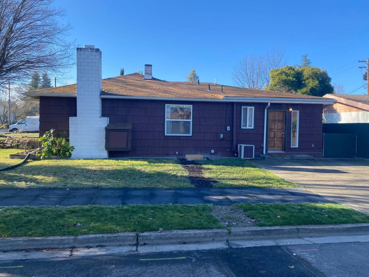 House for rent at 247 Ash St, Central Point, OR 97502