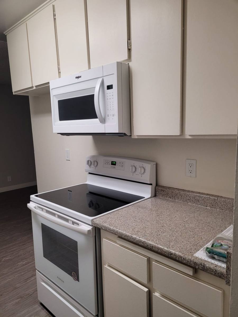 Townhouse for rent at 1005 Via Zapata, Riverside, CA 92507