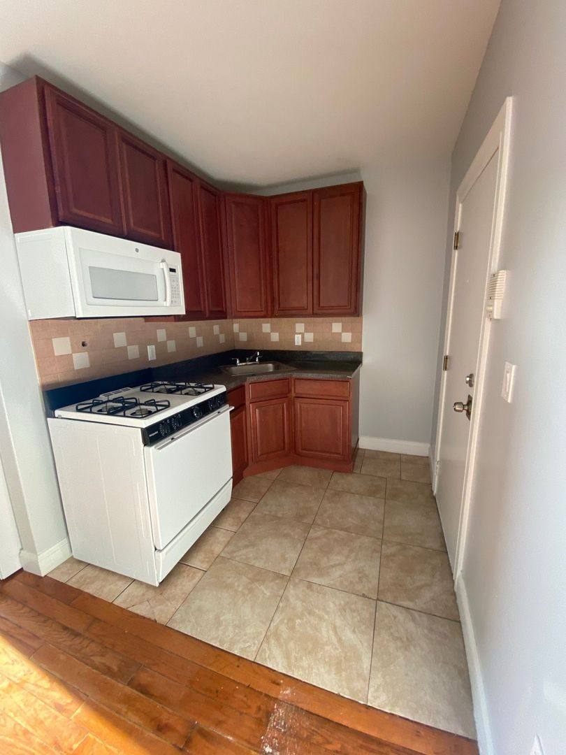 Apartment for rent at 700 Bergenline Ave, Union City, NJ 07087