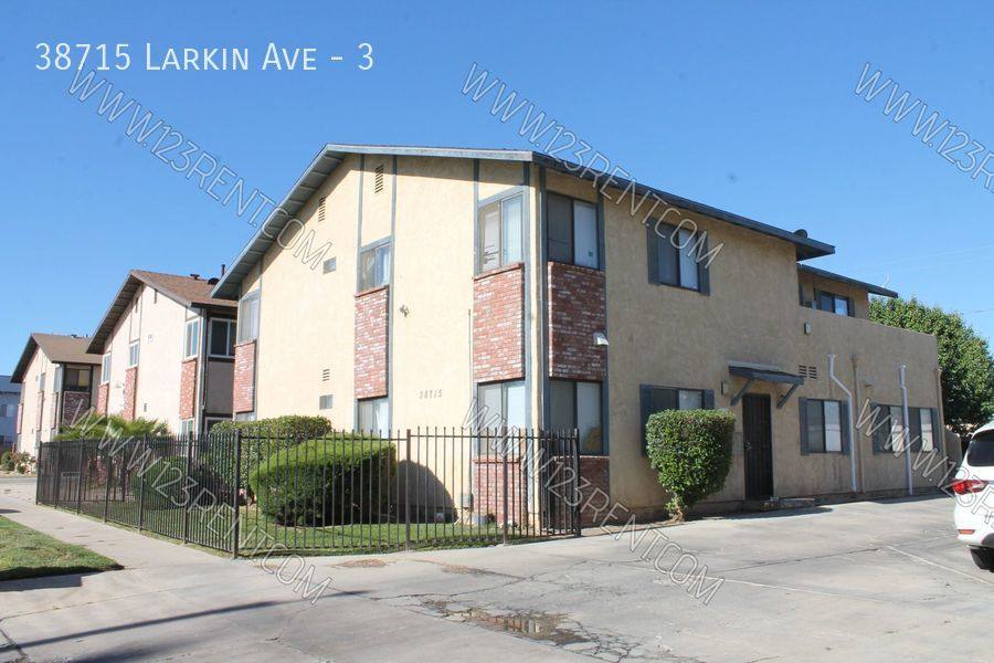 Apartment for rent at 38715 Larkin Ave #3, Palmdale, CA 93550