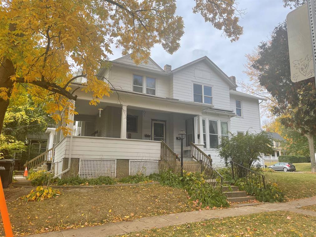 Apartment for rent at 629 N Gilbert St #3, Iowa City, IA 52246