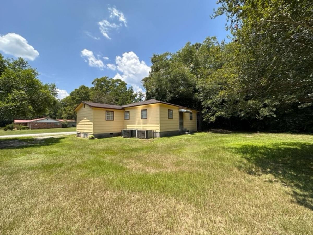 Apartment for rent at 803 Woodard St, Dublin, GA 31021