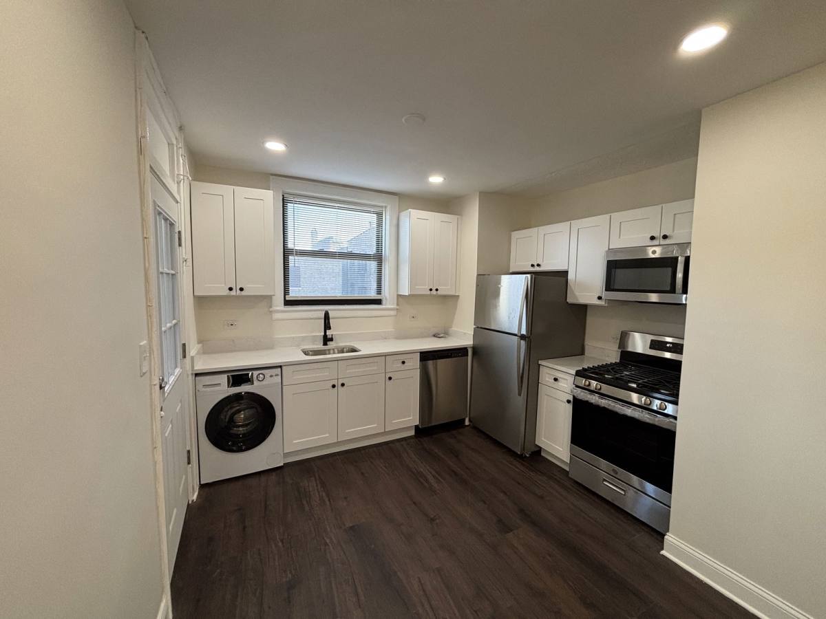 Apartment for rent at 5509 N Lincoln Ave #3, Chicago, IL 60625