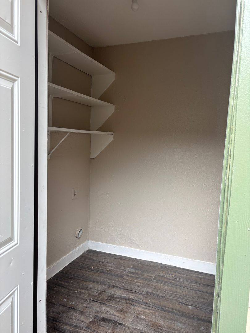 Apartment for rent at 1676 Carter Dr, Arlington, TX 76010