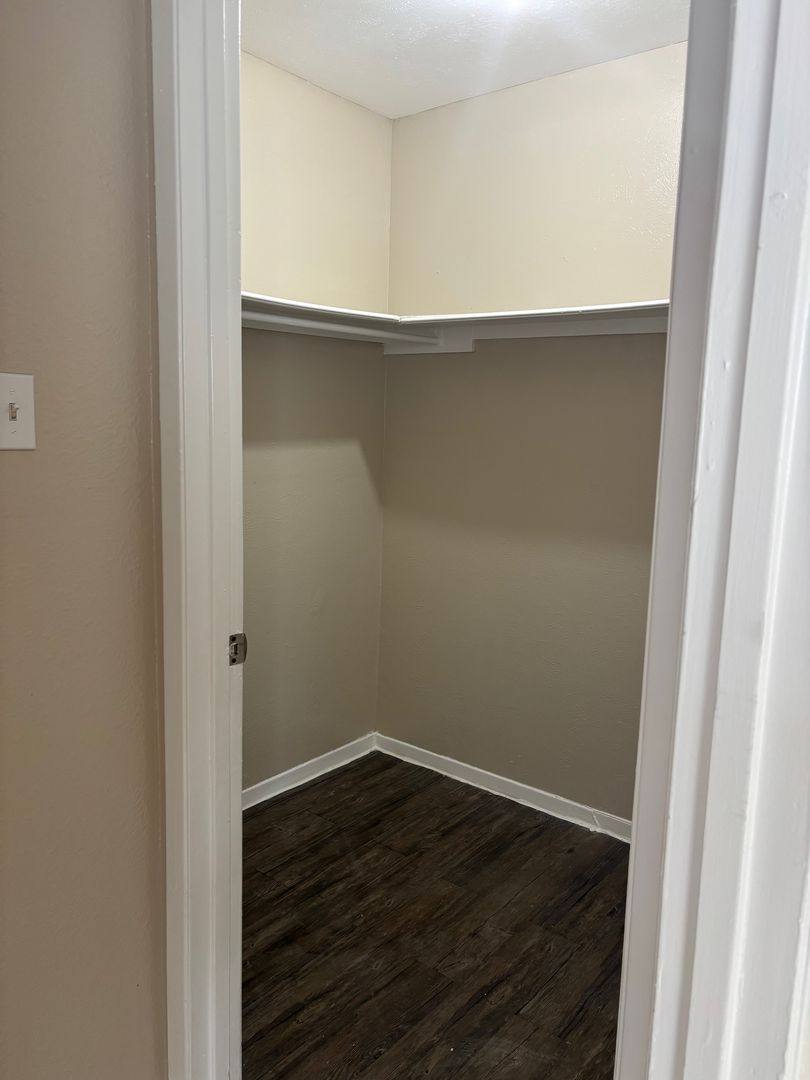 Apartment for rent at 1676 Carter Dr, Arlington, TX 76010