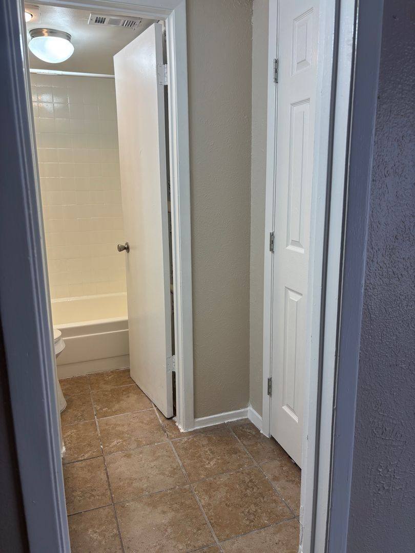 Apartment for rent at 1676 Carter Dr, Arlington, TX 76010
