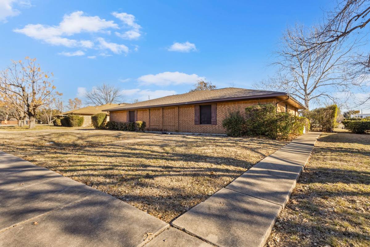Apartment for rent at 820 - 822 Shadywood Lane, Desoto, TX 75115