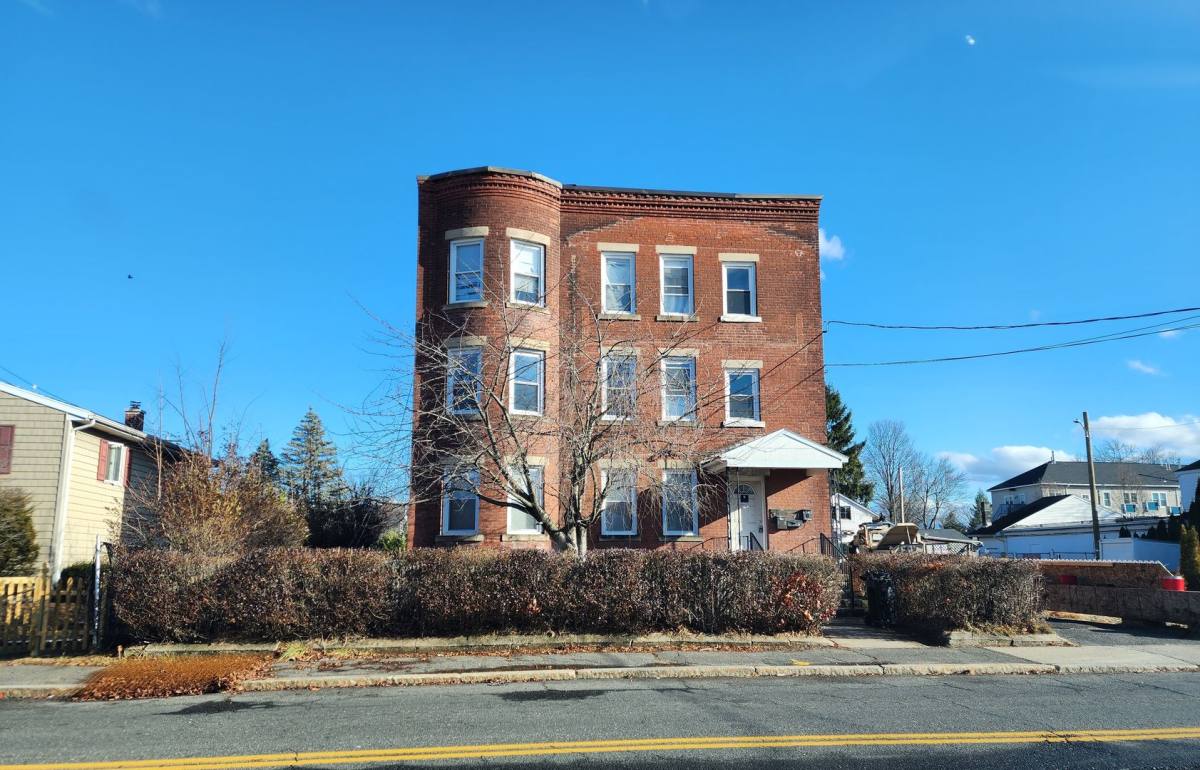 Apartment for rent at 21 Dale St, Chicopee, MA 01020