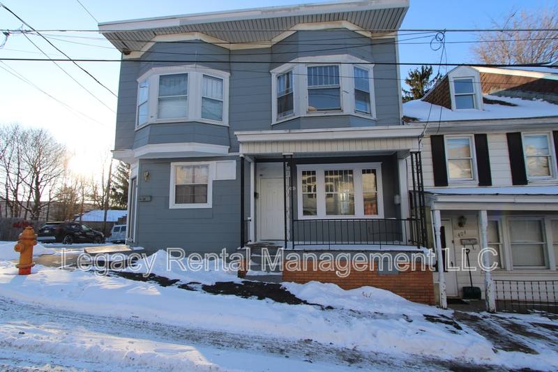 Apartment for rent at 402 W Cherry St #1, Shenandoah, PA 17976