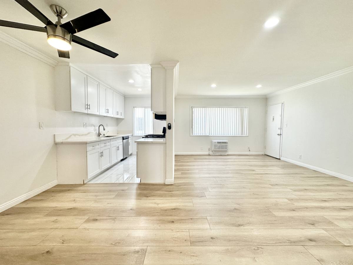 Apartment for rent at 6335 Whitsett Ave #32A, North Hollywood, CA 91606