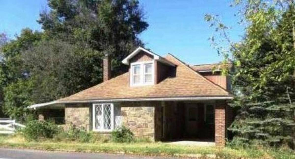 House for rent at 2105 Creek Rd, Bethlehem, PA 18015