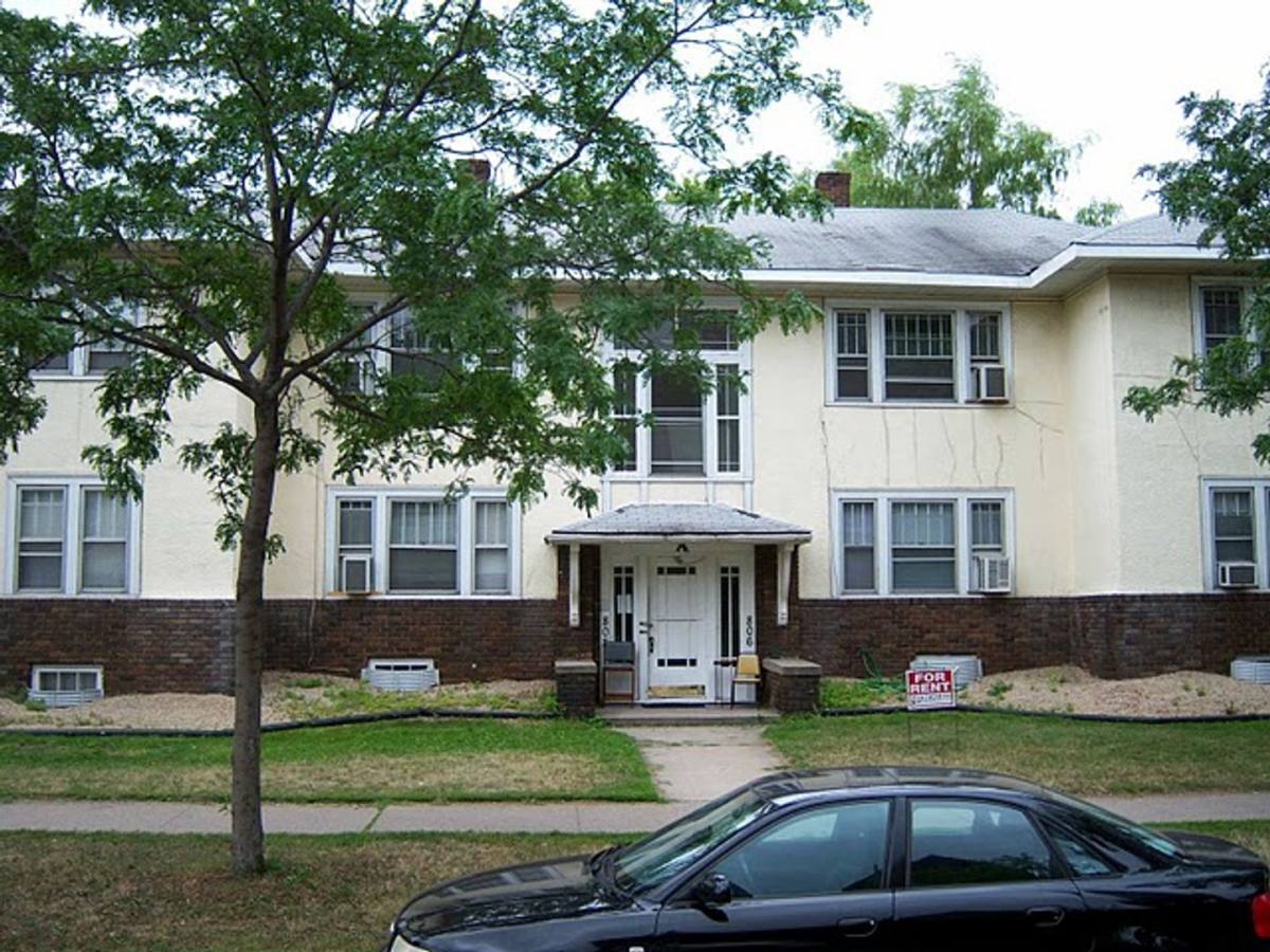 Apartment for rent at 806-08 5th St SE, Minneapolis, MN 55414