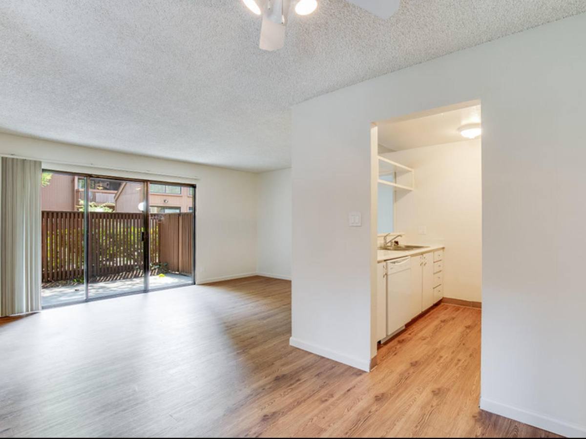 Apartment for rent at 999 W Hamilton Ave, Campbell, CA 95008