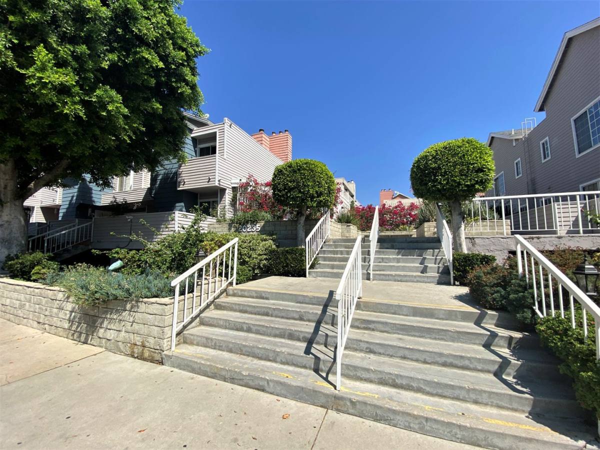 Condo for rent at 20235 Keswick St, Winnetka, CA 91306