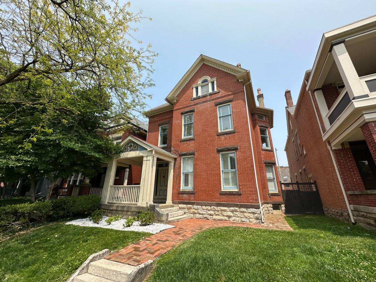Apartment for rent at 46 W Starr Ave, Columbus, OH 43201