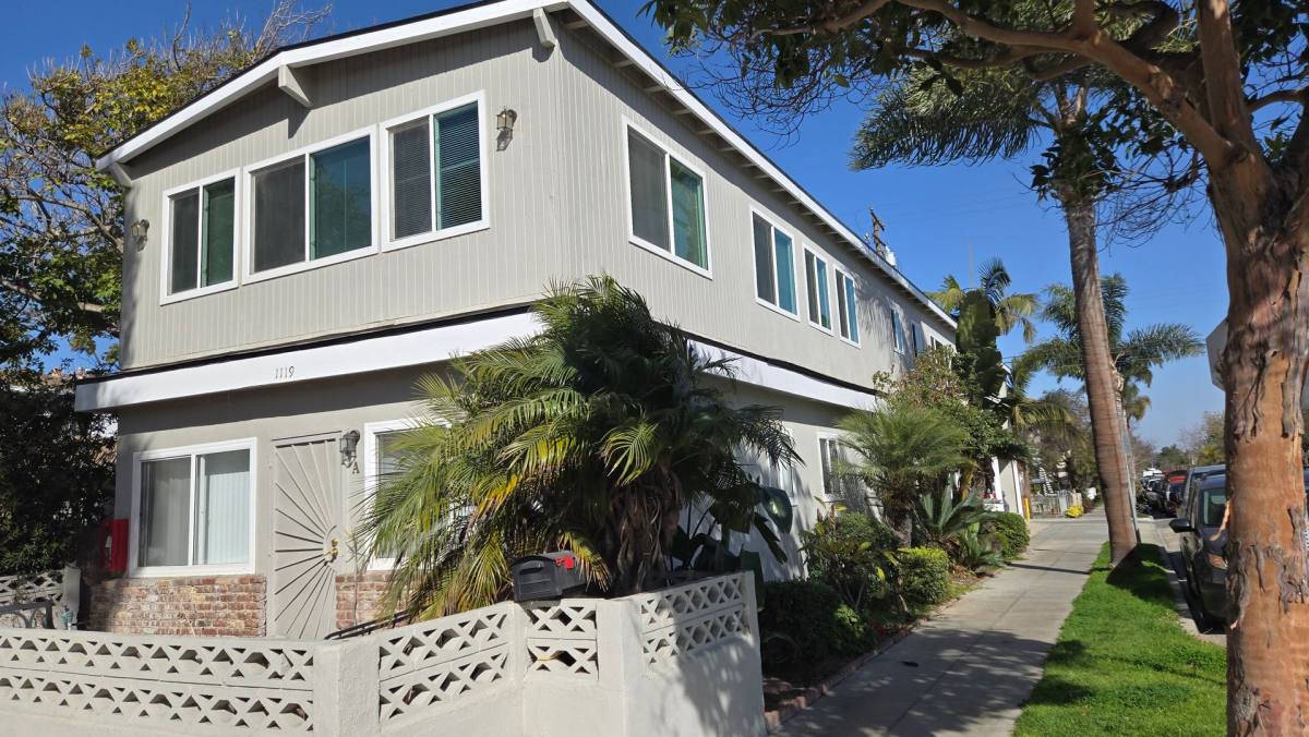 Apartment for rent at 1119 Ocean Ave, Seal Beach, CA 90740