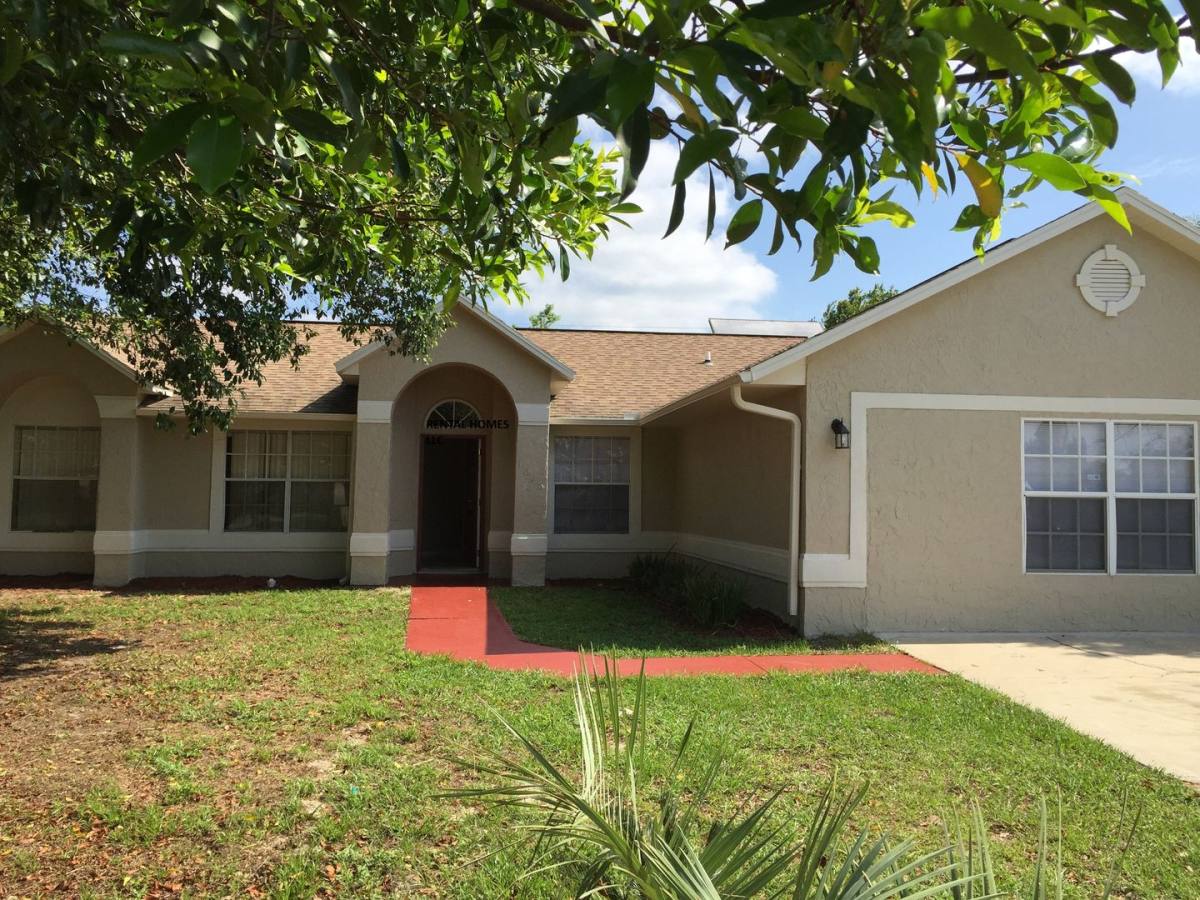 House for rent at 1046 Ireland Dr, Deltona, FL 32725