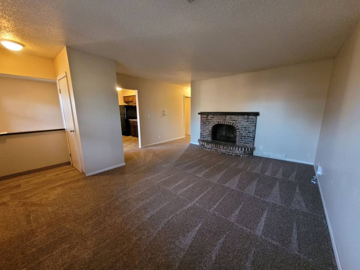 Apartment for rent at 820-828-830 12th St, West Des Moines, IA 50265