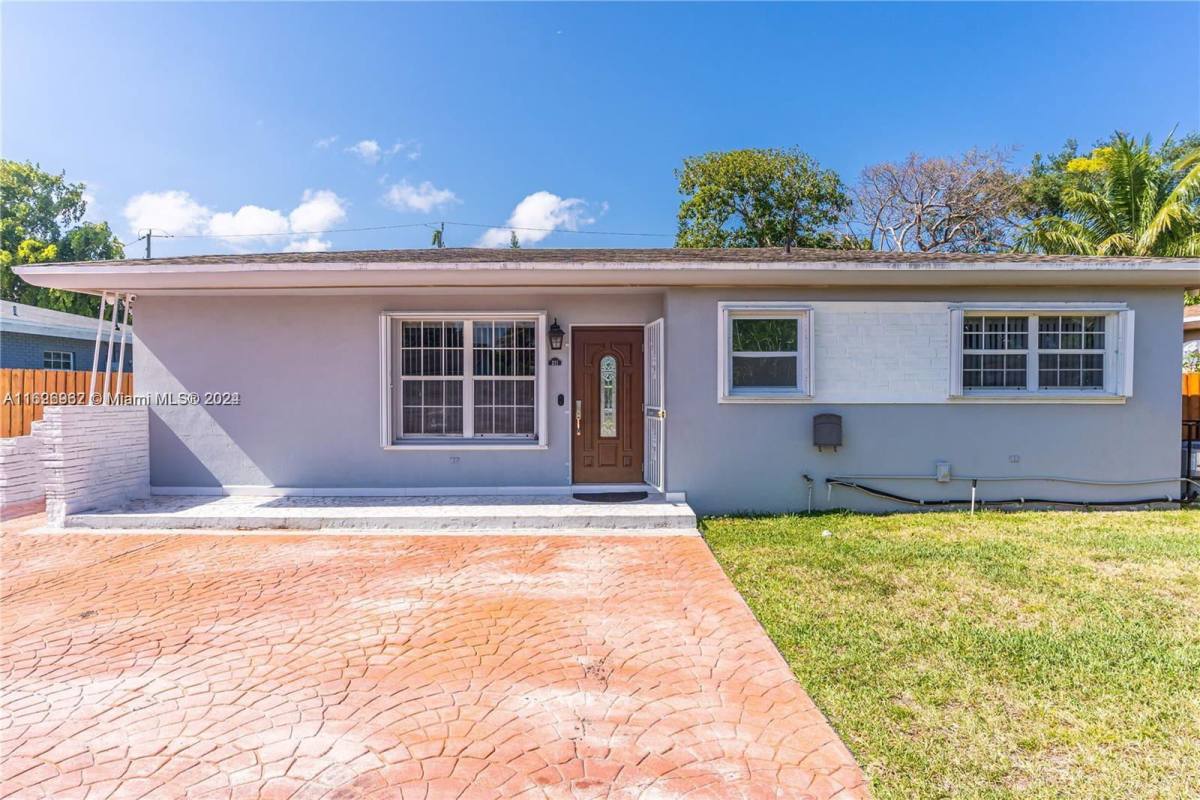 House for rent at 211 NE 174th St, Miami, FL 33162