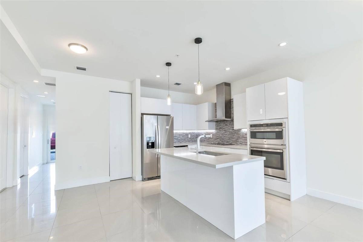 Apartment for rent at 6310 NW 103rd Place #102, Miami, FL 33178
