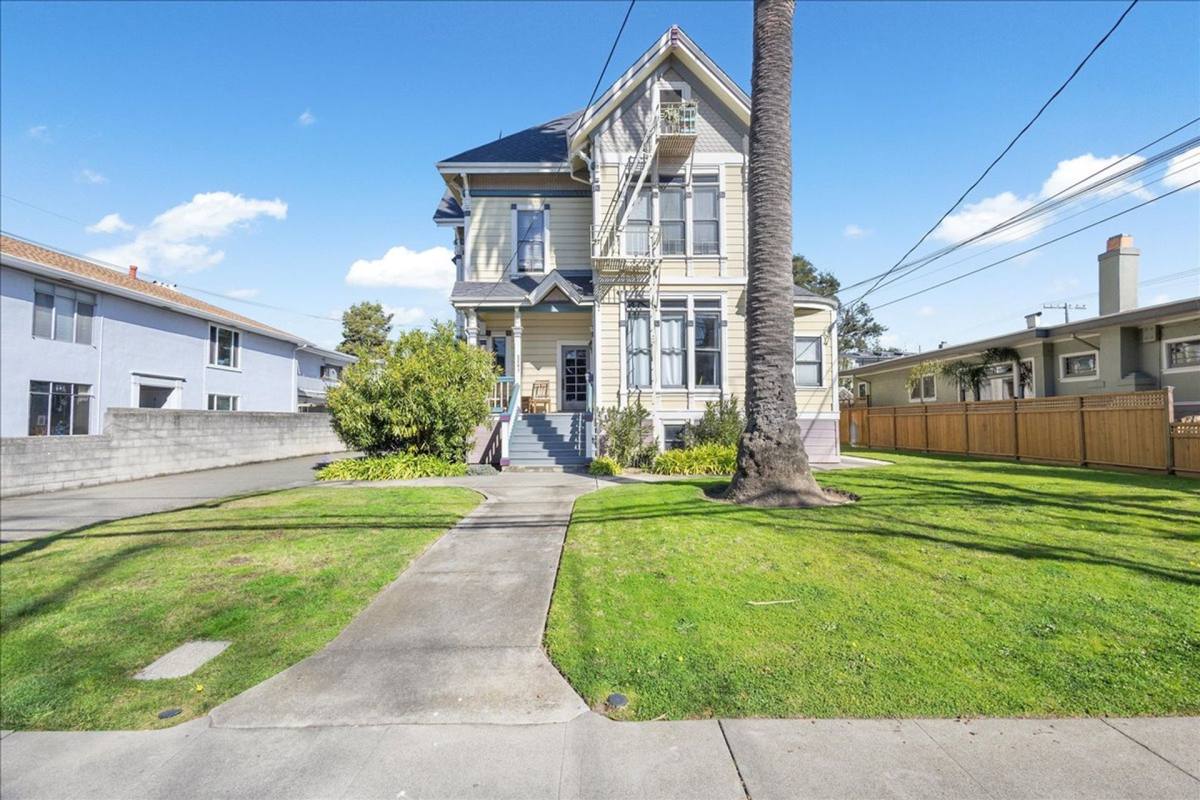 Apartment for rent at 2061 Central Ave, Alameda, CA 94501