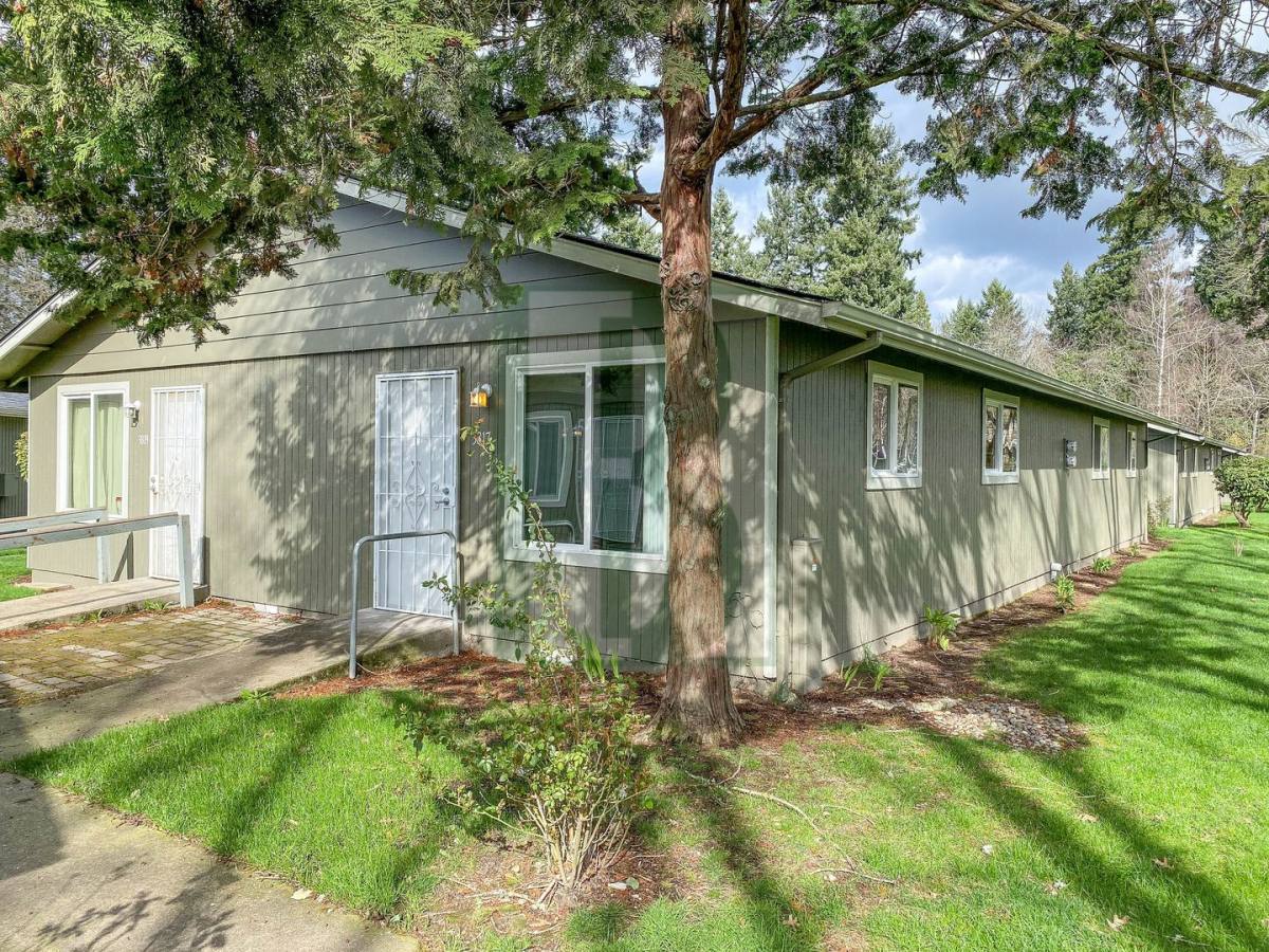 Apartment for rent at 3809-3873 24th Place NE, Salem, OR 97301