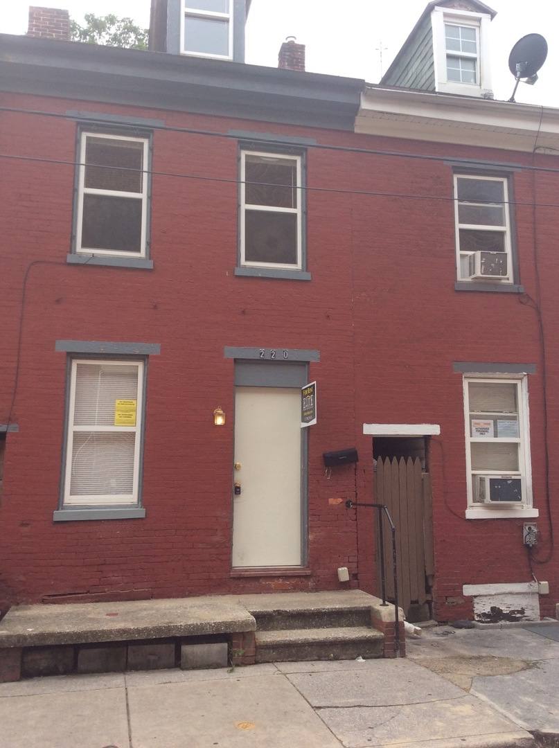 House for rent at 220 E Poplar St, York, PA 17403