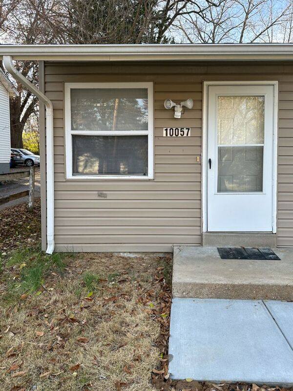 House for rent at 10057 Bon Oak Dr, Saint Louis, MO 63136