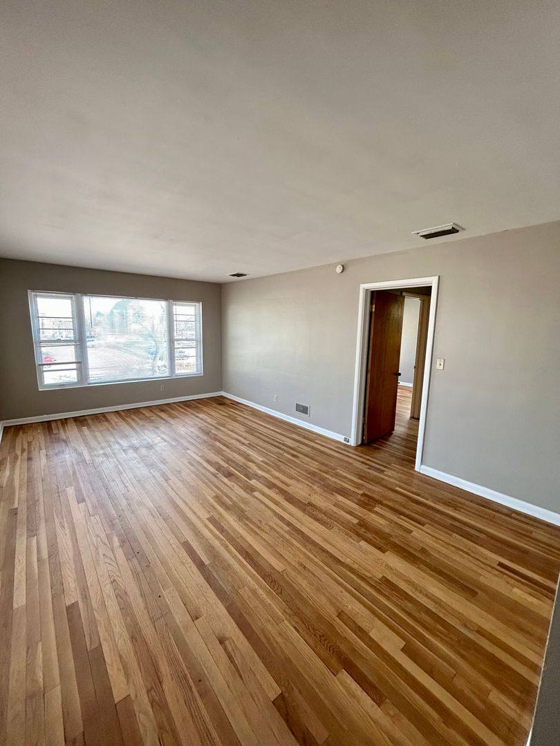 Apartment for rent at 336 338 S, Omaha, NE 68131