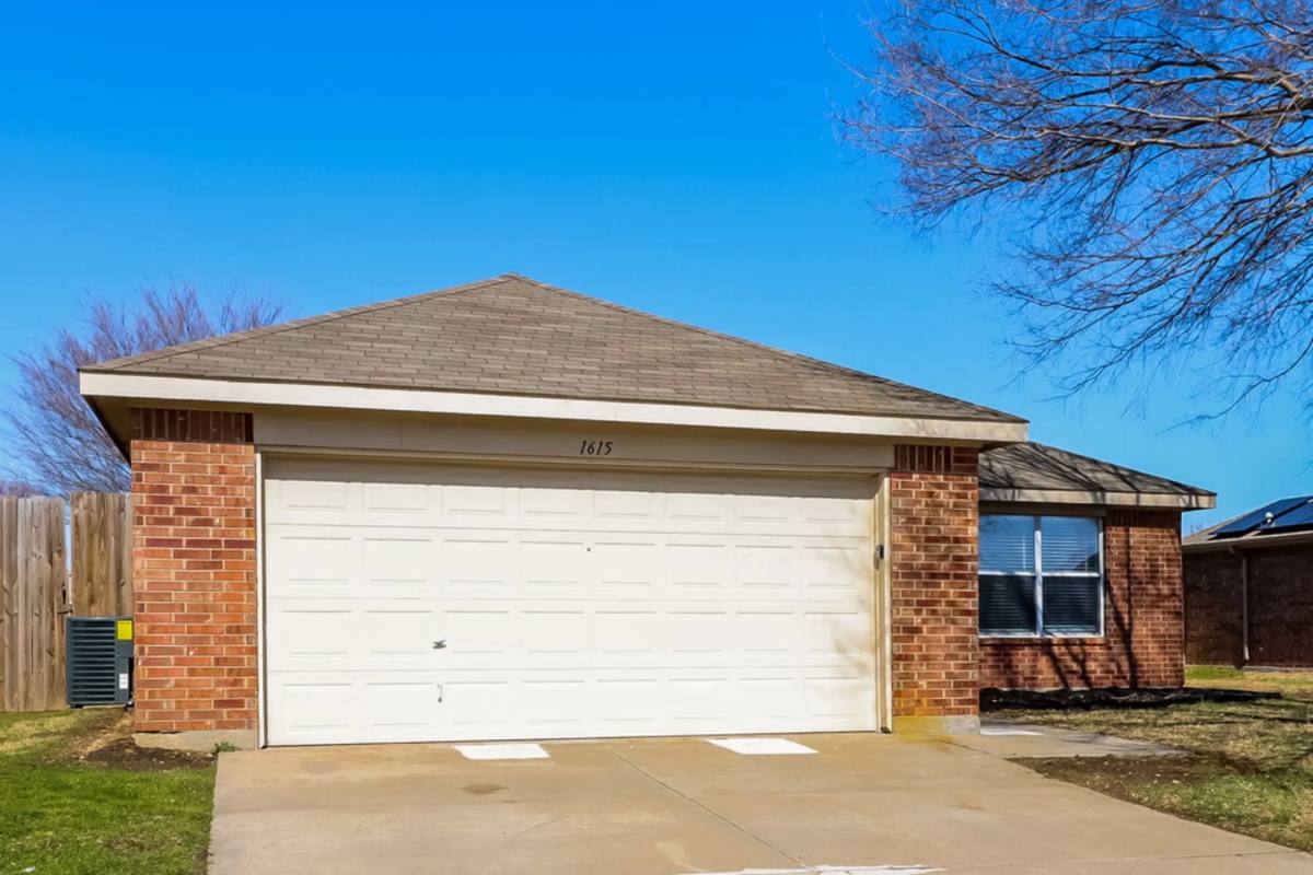 House for rent at 1615 Appaloosa Dr, Krum, TX 76249