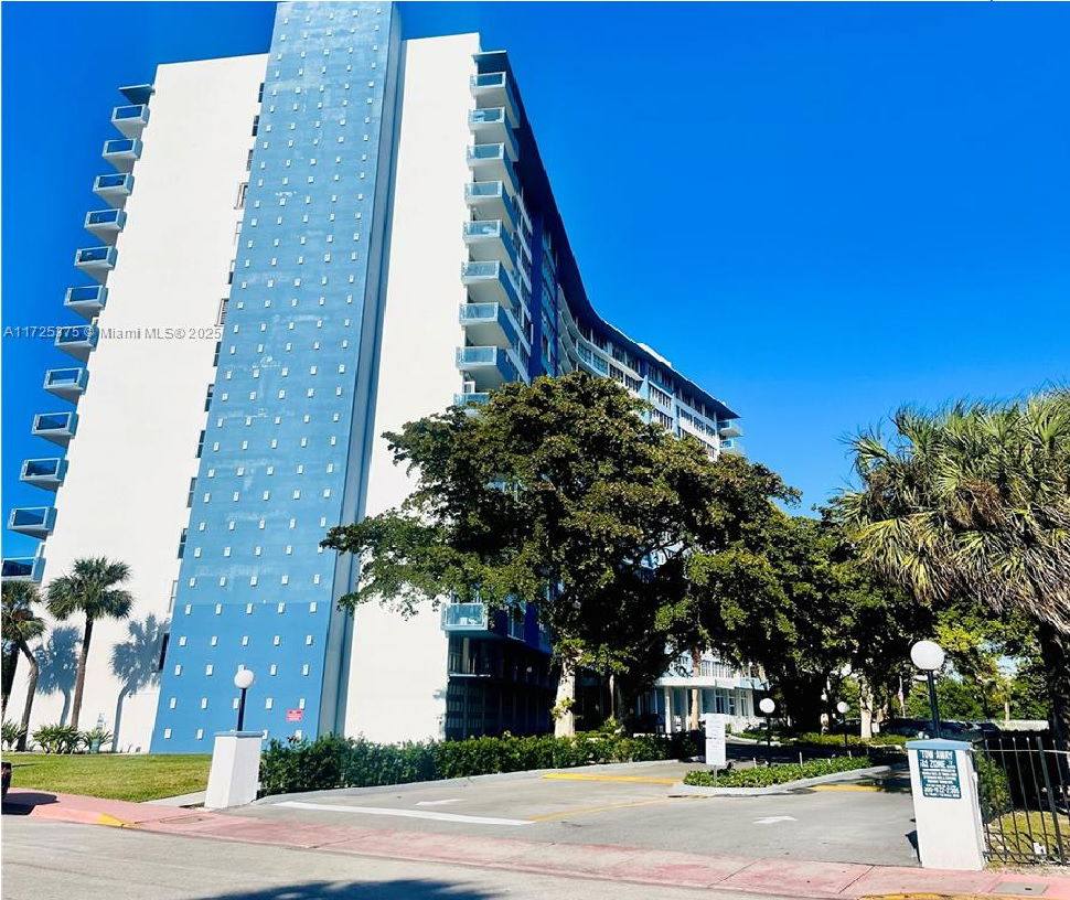 Condo for rent at 7441 Wayne Ave #2G, Miami Beach, FL 33141