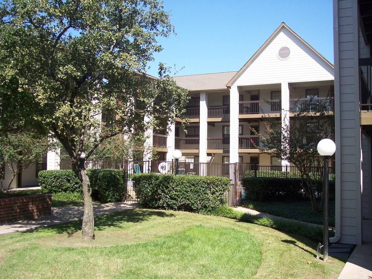 Apartment for rent at 218 N Texas Blvd, Denton, TX 76201