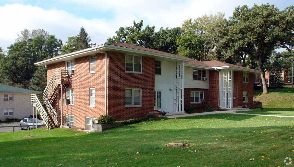 Apartment for rent at 4100 Grand Ave, Des Moines, IA 50312