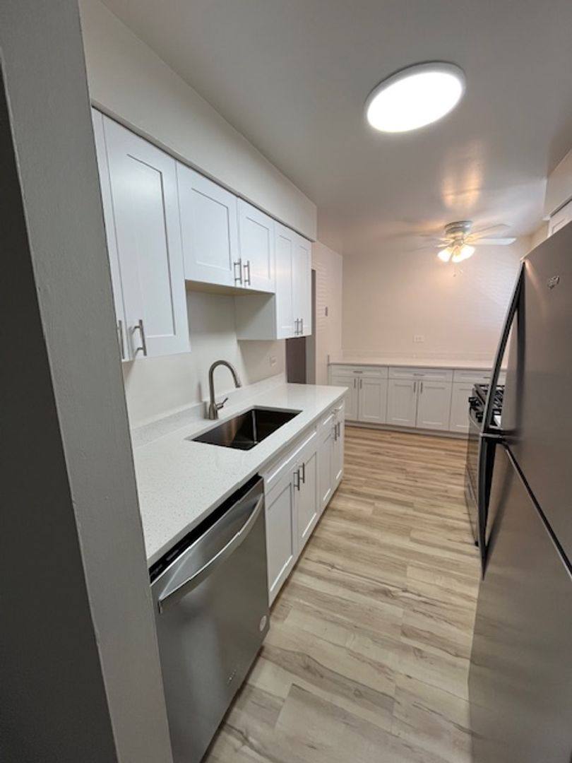 Apartment for rent at 1250 Old Bond Court, Glen Ellyn, IL 60137