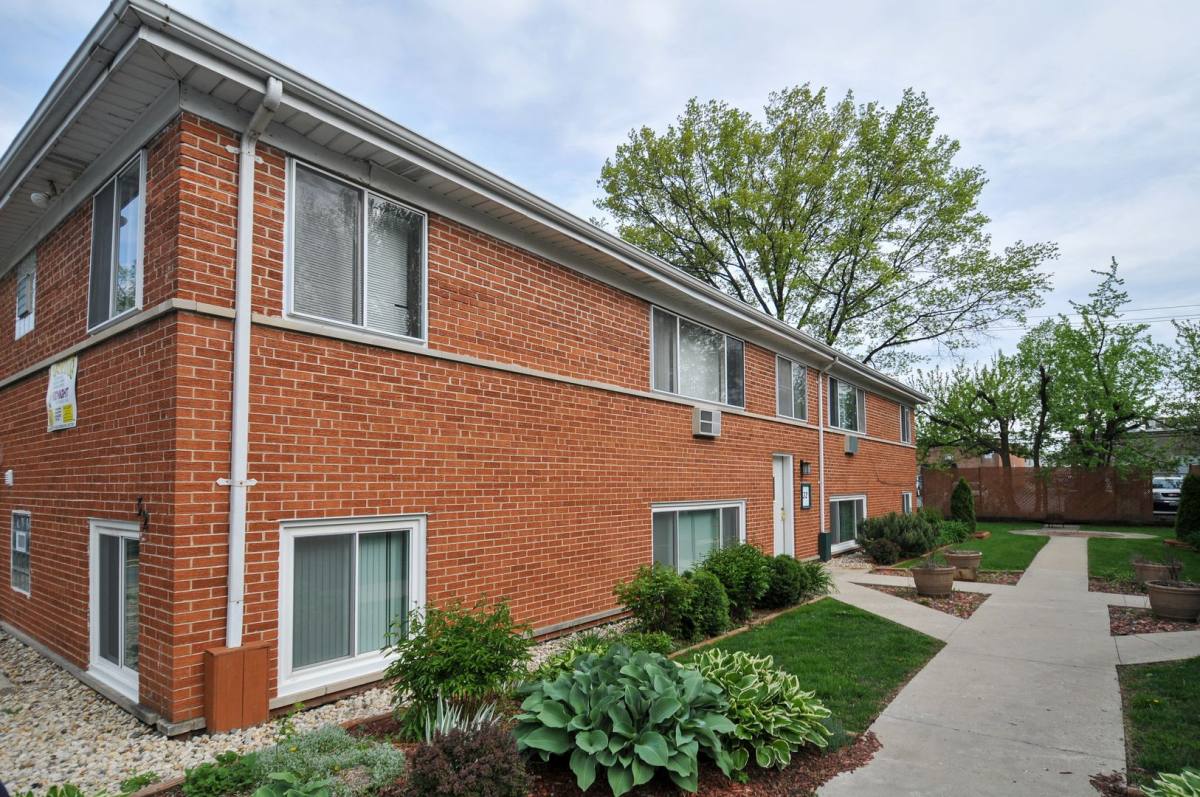 Apartment for rent at 32 N Main St, Glen Ellyn, IL 60137