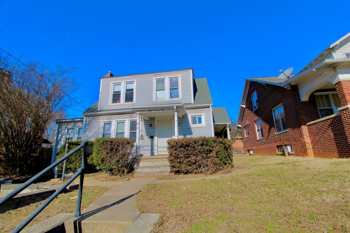 Apartment for rent at 805 S High St, Harrisonburg, VA 22801